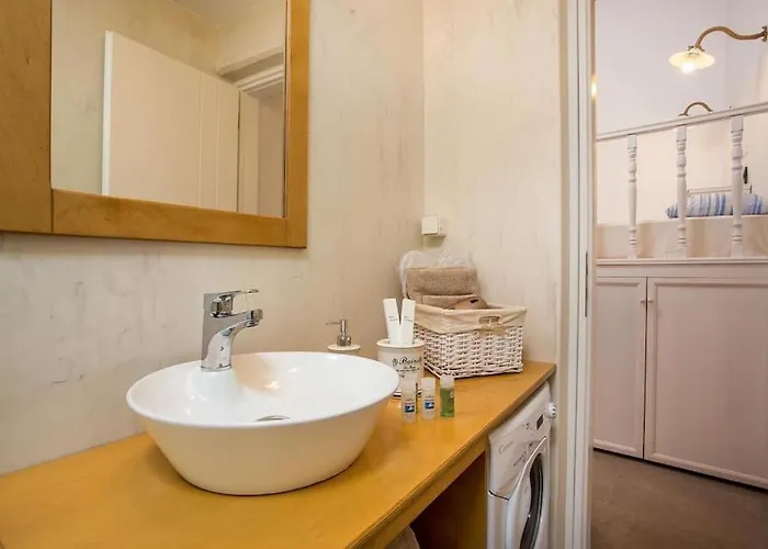 Traditional Luxury House Daire Kalithies