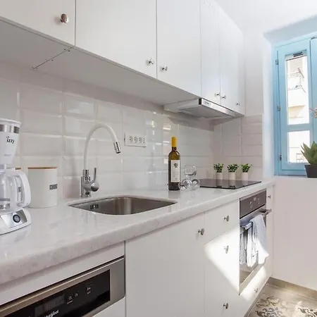 Traditional Luxury House Apartment *