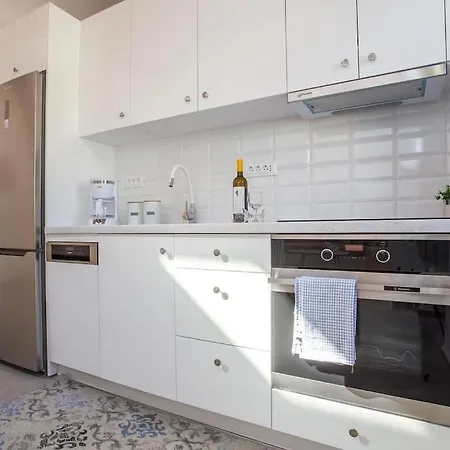 Traditional Luxury House Apartment *